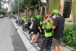 Cidade de Ho Chi Minh: Excursão noturna de moto e comida local