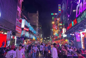 Ho Chi Minh-Ville : visite nocturne à pied avec arrêt dans un lieu caché