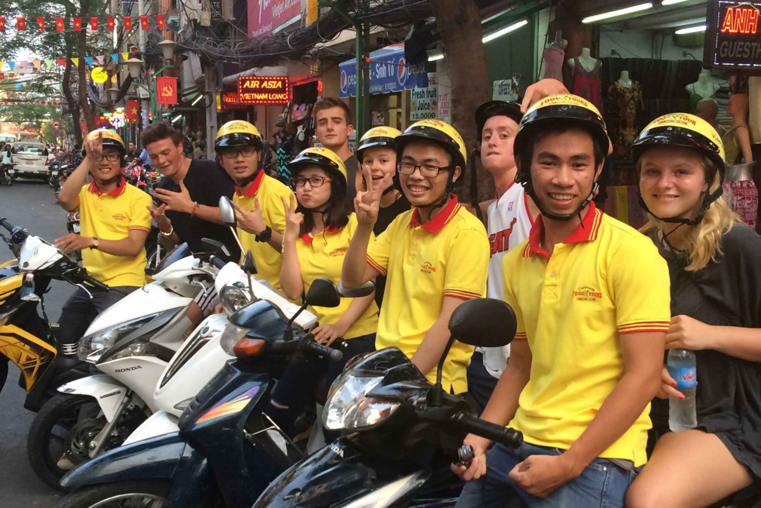 Ho Chi Minh City: Nightlife Motorbike Tour with Dinner