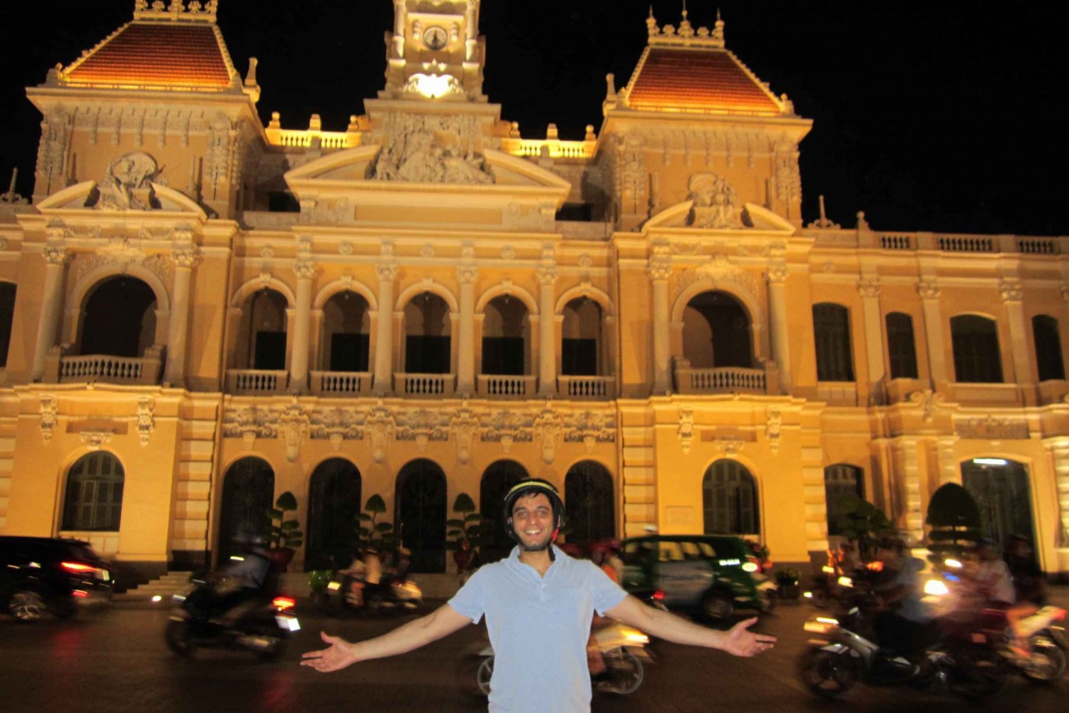 Ho Chi Minh : Discover nightlife with Dinner