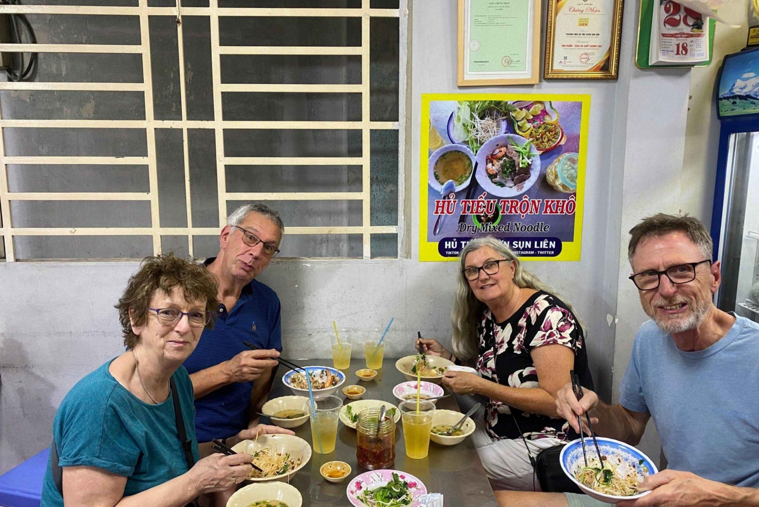 Ho Chi Minh Stadt: Private Food Motorbike Tour mit Student