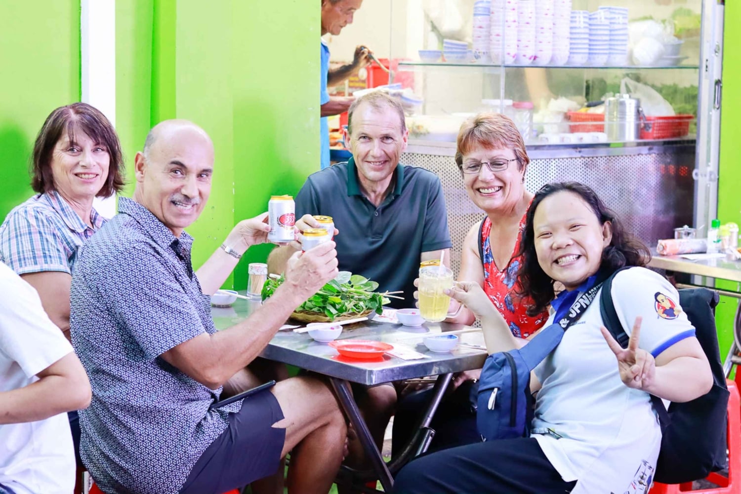 Ciudad Ho Chi Minh: recorrido privado a pie por la noche para probar comida callejera