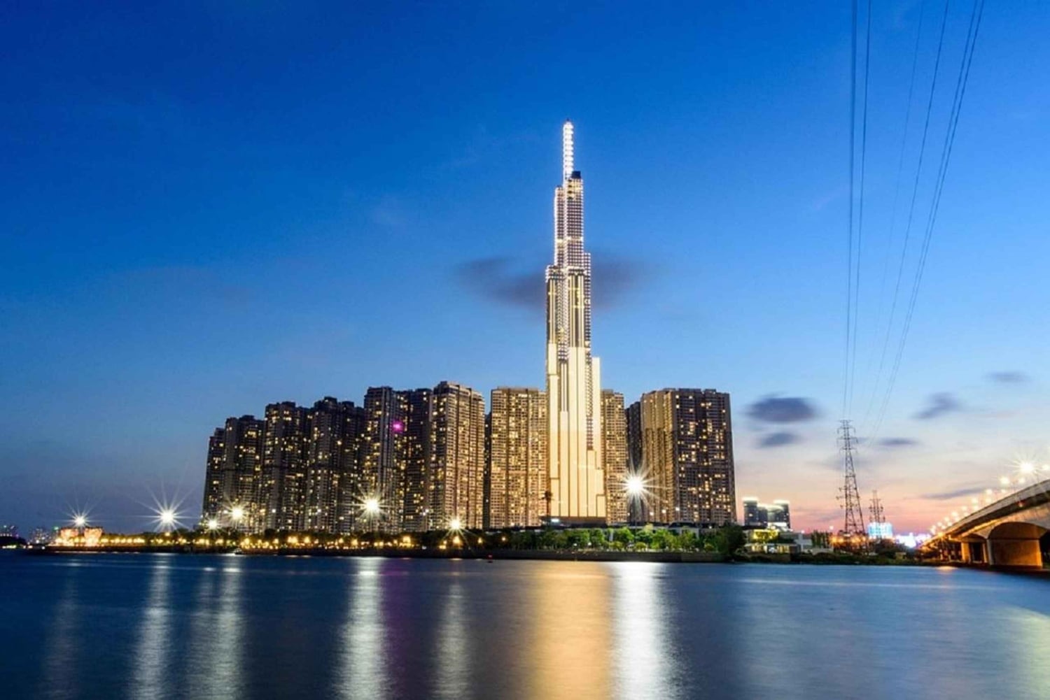 Ciudad Ho Chi Minh: Crucero con cena por el río Saigón y música en directo