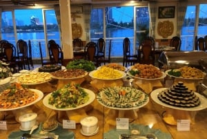 Ho Chi Minh City: Saigon River Dinner Cruise med afhentning