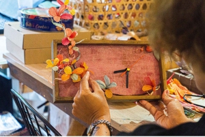Ho Chi Minh City: Vietnamese Floral Clock-Making Workshop