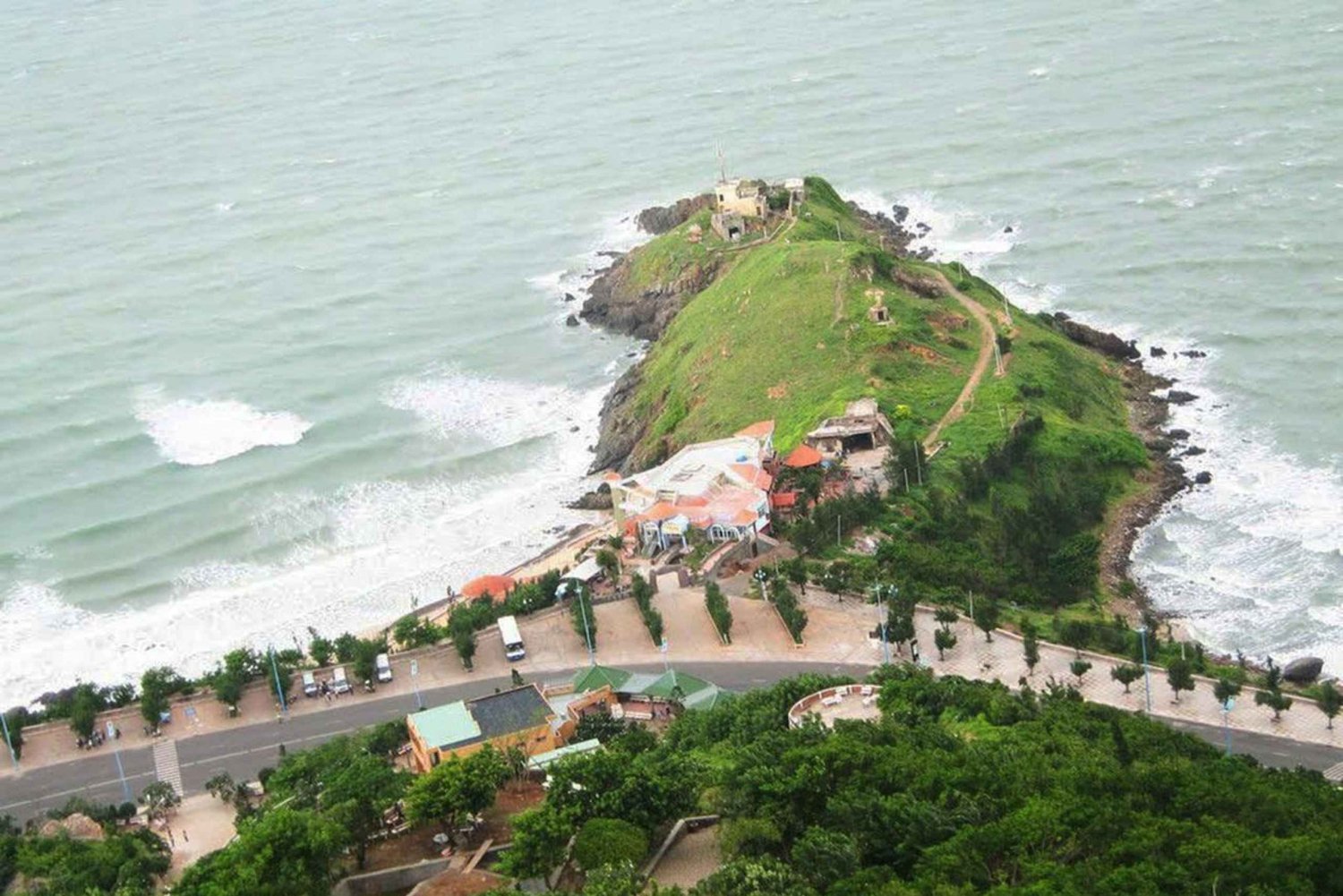 Vung Tau Beach Trip: Christ the King & Local Food from HCM