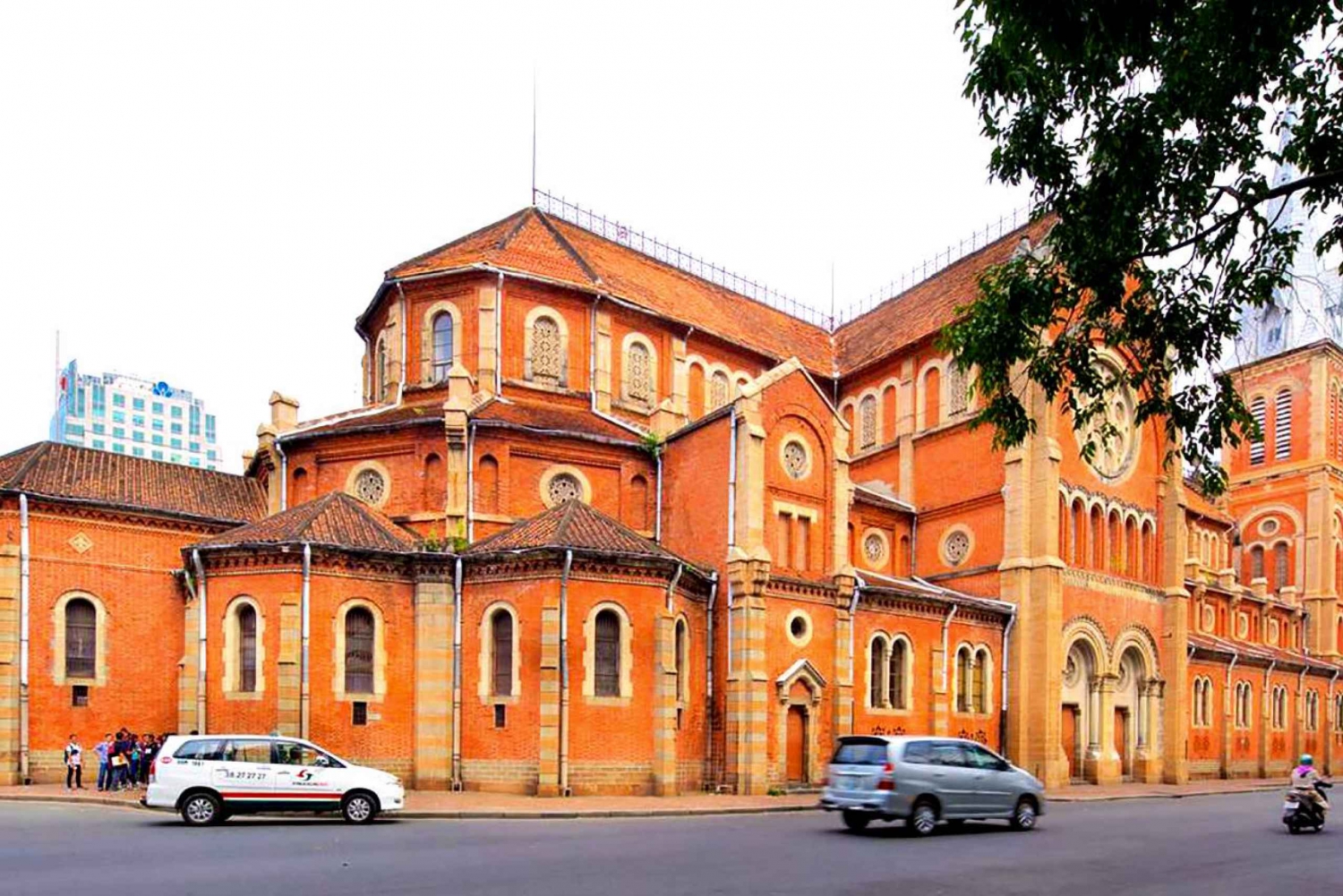 Ho Chi Minh City: War Remnants Museum & Ben Thanh Market