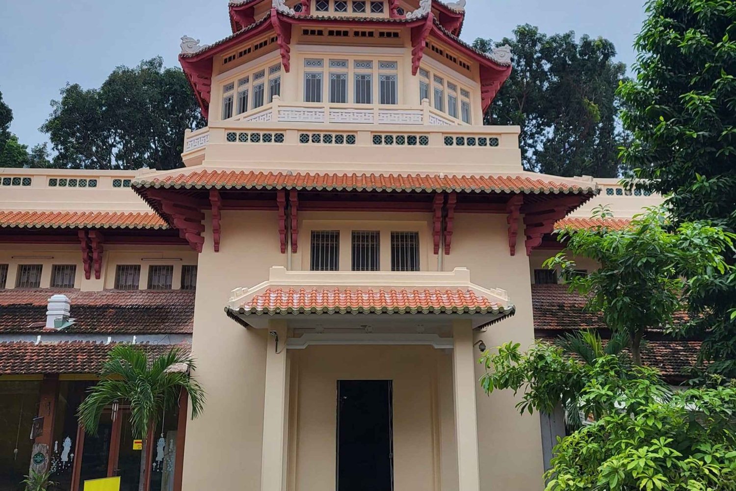 Ho Chi Minh City: Zoo & History Museum Guided Tour