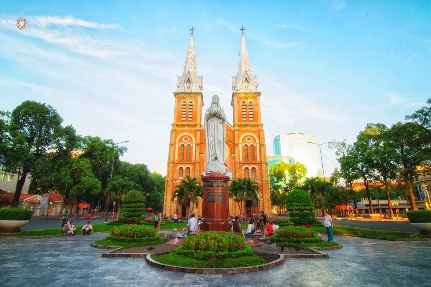 Ho Chi Minh: Historical City Scooter Tour
