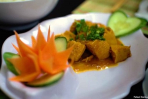 Ho Chi Minh: Local Market Tour by Cyclo and Cooking Class