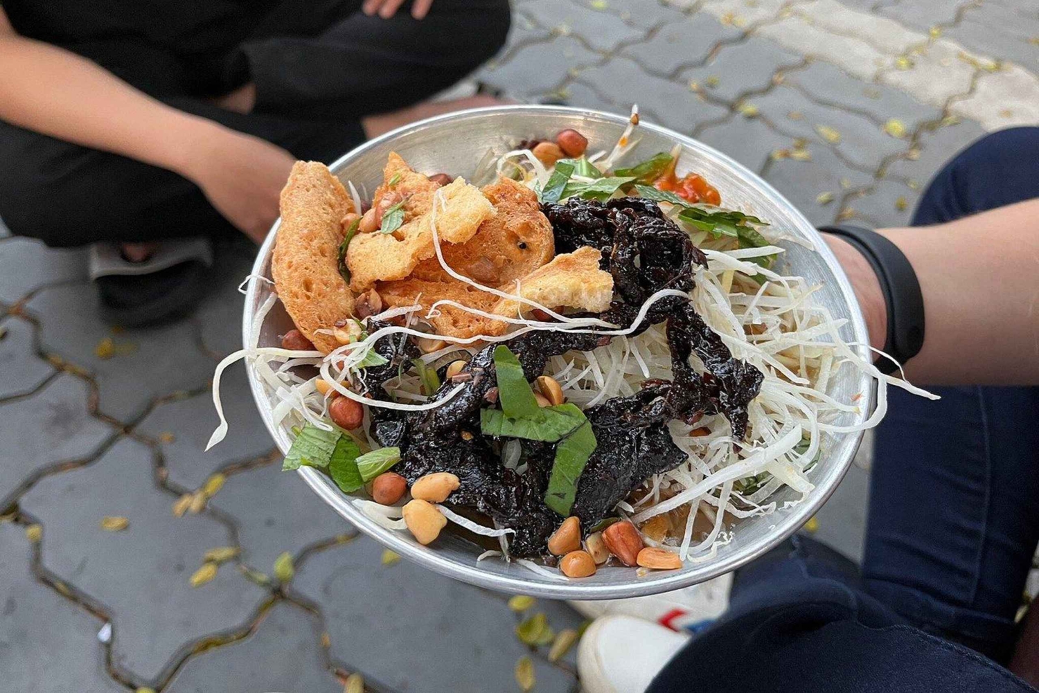 Ho Chi Minh: Alkuperäinen katukeittiöruokakierros ruokailijoiden kanssa