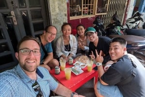 Ho Chi Minh: Original Walking Street Food Tour with Foodies
