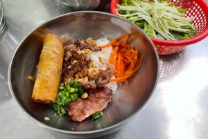 Ho Chi Minh: Alkuperäinen katukeittiöruokakierros ruokailijoiden kanssa