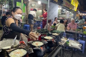 Ho Chi Minh: Alkuperäinen katukeittiöruokakierros ruokailijoiden kanssa