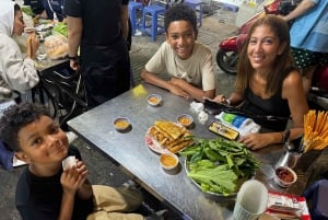 Ho Chi Minh: Alkuperäinen katukeittiöruokakierros ruokailijoiden kanssa