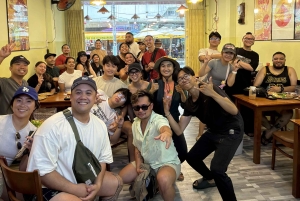 Ho Chi Minh: Alkuperäinen katukeittiöruokakierros ruokailijoiden kanssa