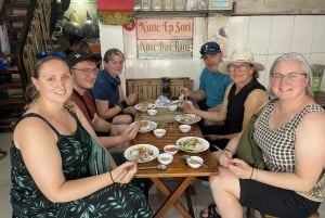 Ho Chi Minh: Alkuperäinen katukeittiöruokakierros ruokailijoiden kanssa