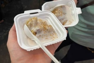 Ho Chi Minh: Alkuperäinen katukeittiöruokakierros ruokailijoiden kanssa