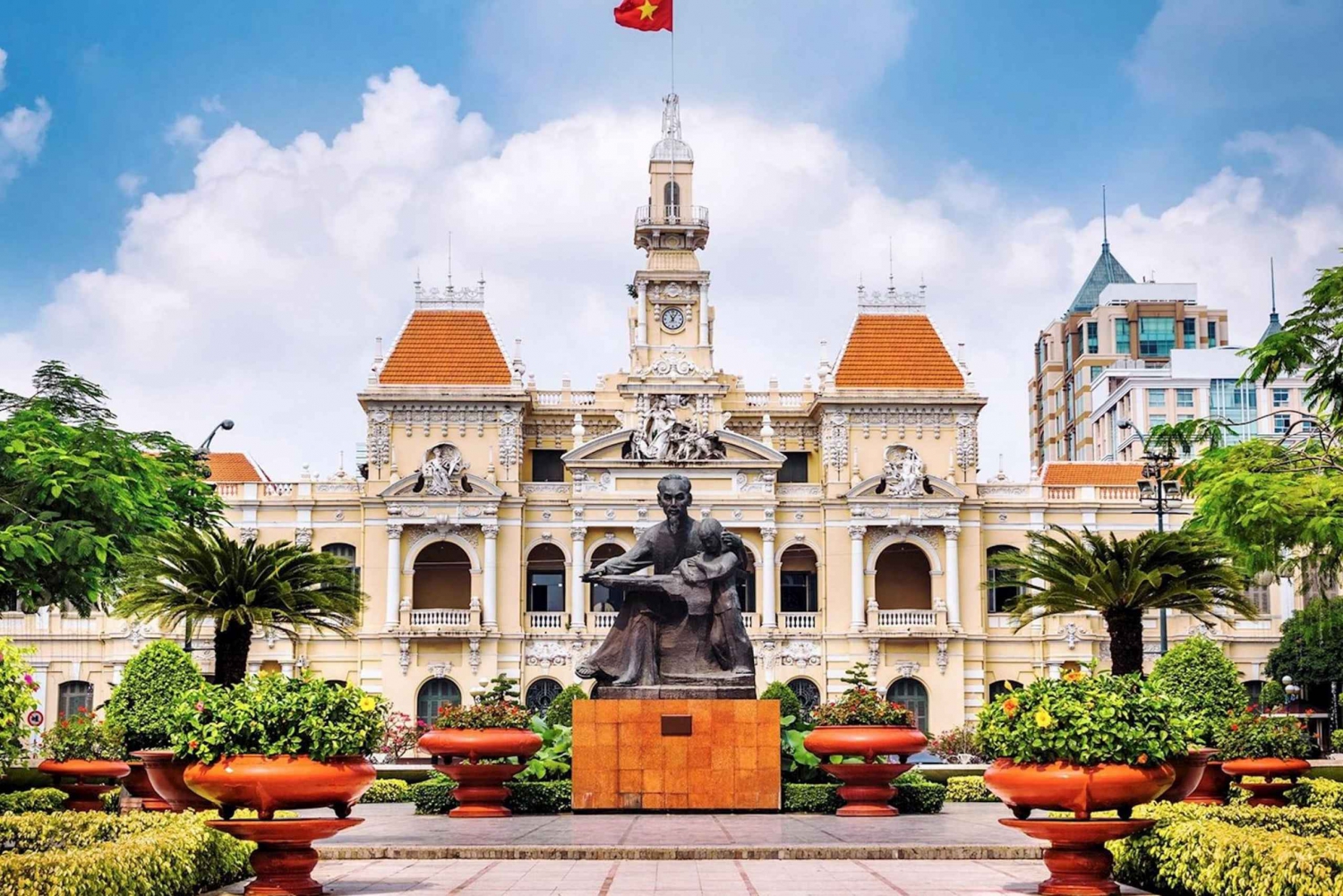 Ho Chi Minh: Sai Gon - Staden med liv och rörelse och starka ljus