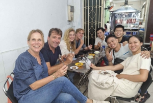 Cidade de Ho Chi Minh: Excursão gastronômica particular a pé com 13 degustações