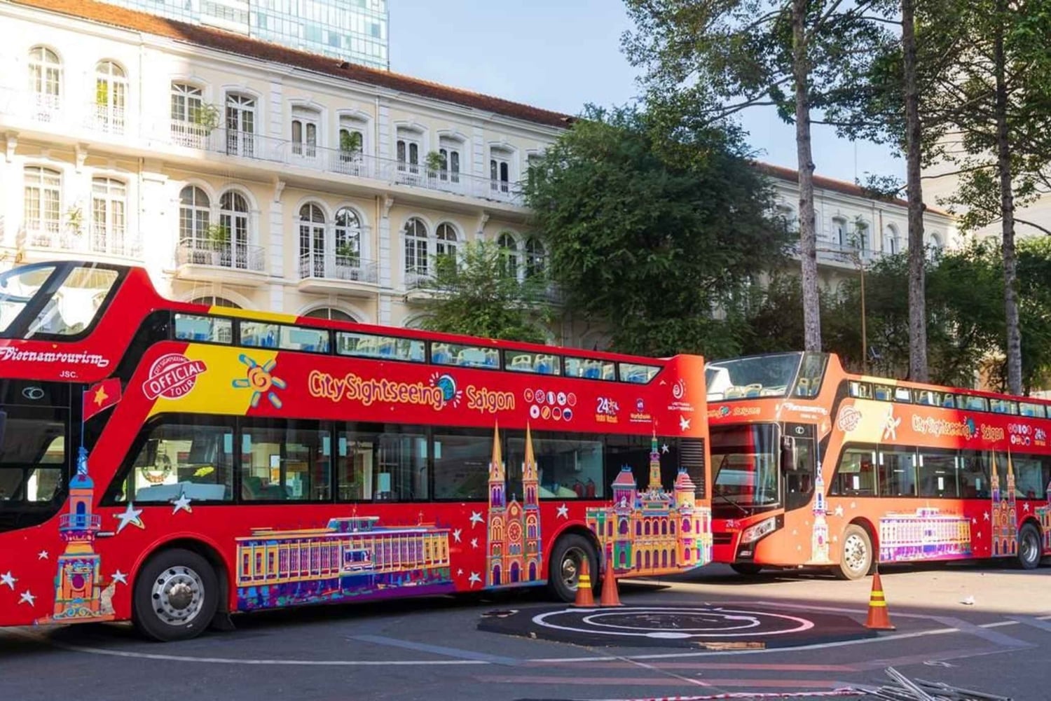Espectáculo de títeres acuáticos, autobús acuático y autobús turístico en Ho Chi Minh
