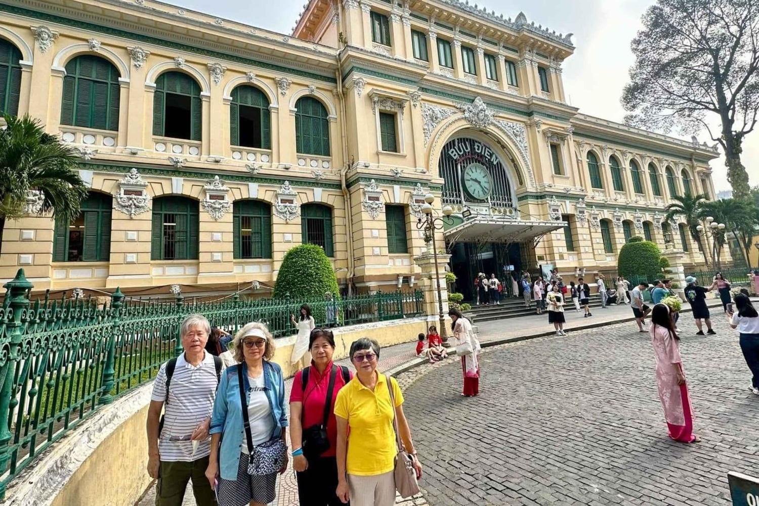 Espectáculo de títeres acuáticos, autobús acuático y autobús turístico en Ho Chi Minh
