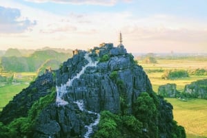 Excursion d'une journée à Hoa Lu, Tam Coc et la grotte de Mua avec déjeuner et limousine