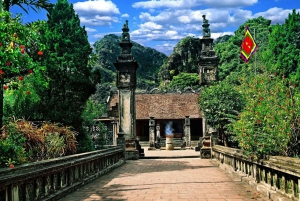 From Hanoi: Tam Coc, Hoa Lu & Mua Caves Full-Day Trip