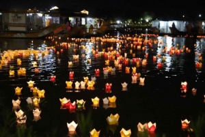 Hoai Fluss Bootsfahrt mit Release Laterne in Hoi An bei Nacht