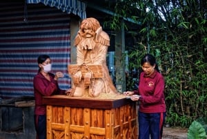 Hoi An: 3-godzinna lekcja rzeźbienia w drewnie z lokalnym artystą