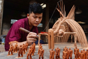 Hoi An: 3-Hour Wood Carving Class with Local Artist