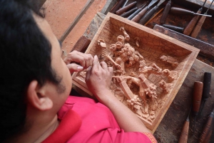 Hoi An: 3-Hour Wood Carving Class with Local Artist