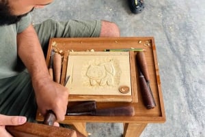 Hoi An: Clase de 3 horas de talla en madera con un artista local