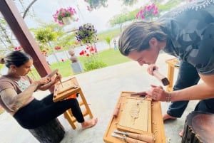 Hoi An: Clase de 3 horas de talla en madera con un artista local