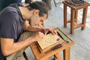 Hoi An: Clase de 3 horas de talla en madera con un artista local