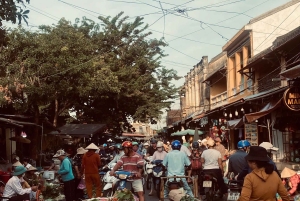 Hoi An: tour guiado pela cidade antiga com comida e karaoke