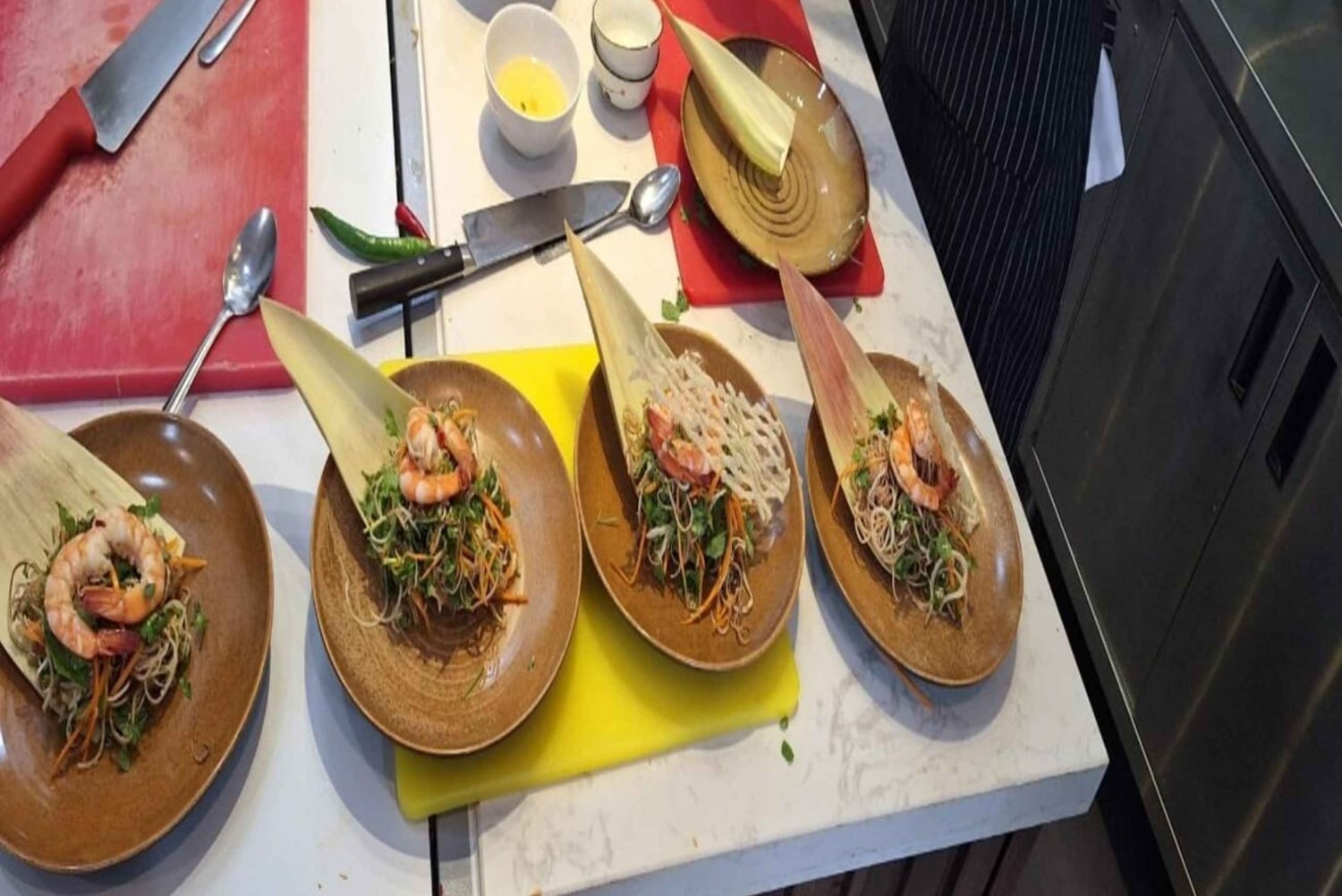 プロのシェフによる少人数グループでのホイアンの本格料理教室