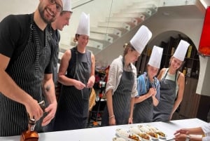 Aula de culinária autêntica em Hoi An com um chef profissional em um pequeno grupo