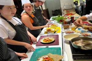 Aula de culinária autêntica em Hoi An com um chef profissional em um pequeno grupo