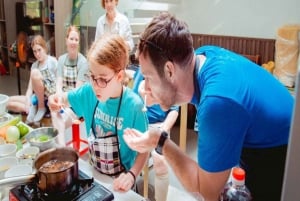 Aula de culinária autêntica em Hoi An com um chef profissional em um pequeno grupo