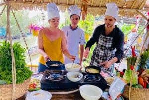 Hoi An: Tour in barca con produzione di lanterne e lezione di cucina