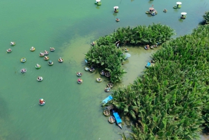 ホイアン：ココナッツの森でのバスケットボート乗船