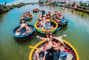 Paseo en barca cesta por el bosque de cocoteros de Hoi An