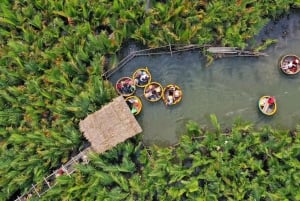 Passeio de barco de cesta em Hoi An na floresta de coqueiros aquáticos