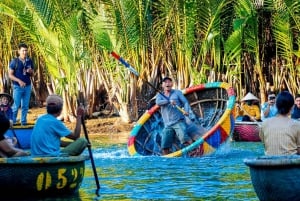 Passeio de barco de cesta em Hoi An na floresta de coqueiros aquáticos