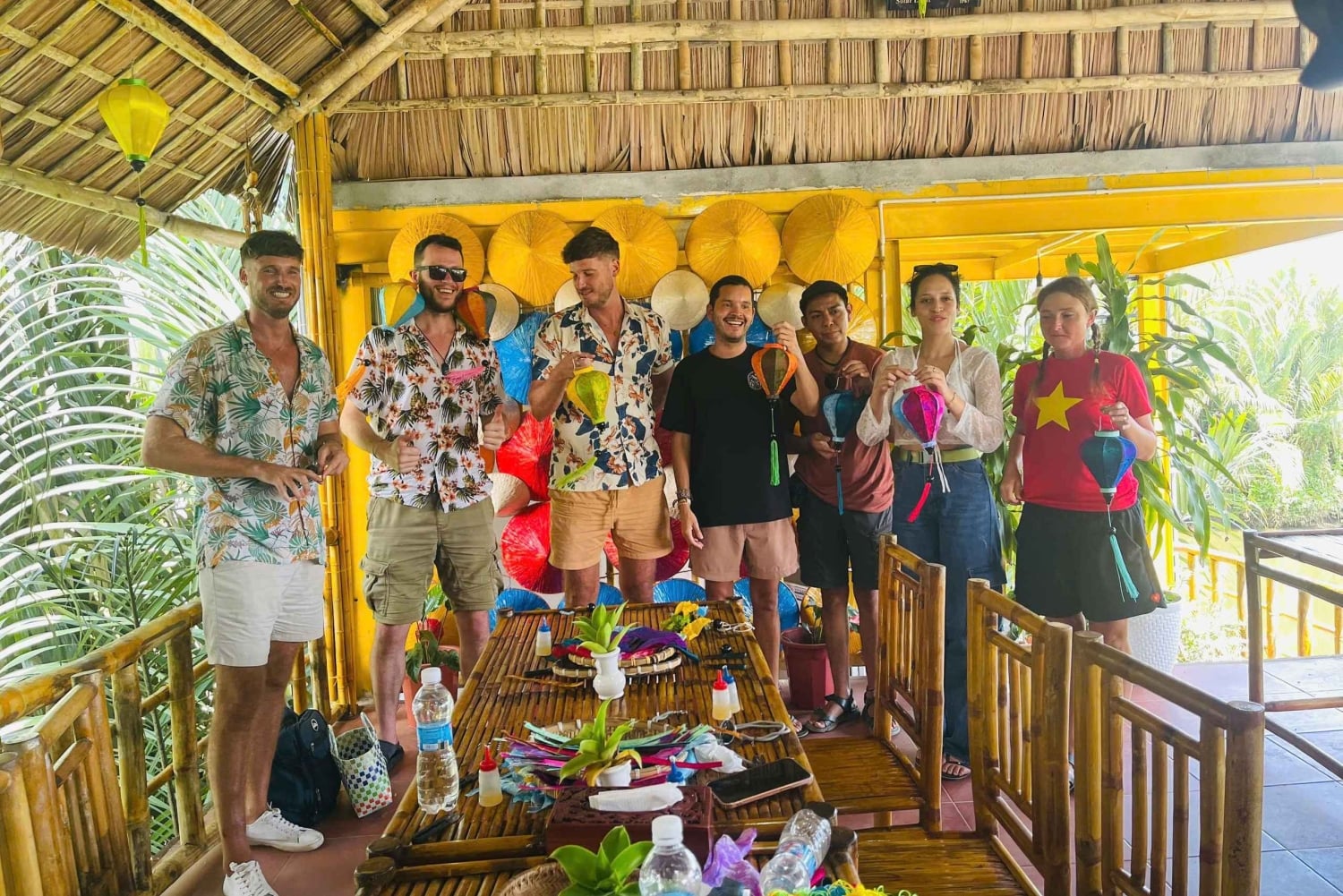 Hoi An: tour en barco con fabricación de linternas y clase de cocina