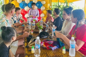 Hoi An: tour en barco con fabricación de linternas y clase de cocina