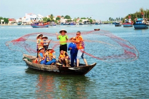 Hoi An: tour en barco con fabricación de linternas y clase de cocina
