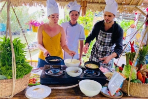Hoi An: tour en barco con fabricación de linternas y clase de cocina