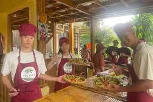 Hoi An: tour en barco con fabricación de linternas y clase de cocina